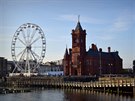 Pierhead Building v záí, kdy msto ilo Oktoberfestem. Budova patí k...