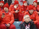 Olympijtí hokejisté z Ruska sledují v Pchjongchangu utkání svých krajanek...