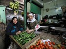 Hájés Mehana a Om Hanyová pózují na trhu v egyptské Káhie. Svoji jsou u 42...