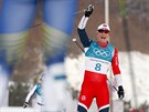 Norská bkyn Marit Björgenová v cíli skiatlonového závodu na 15 kilometr v...