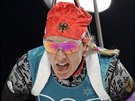 Nmecká biatlonistka Denise Herrmannová v cíli olympijského sprintu na 7,5...