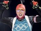 Nmecká biatlonistka Laura Dahlmeierová v cíli olympijského sprintu na 7,5...