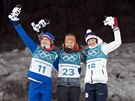 Česká biatlonistka Veronika Vítková (vpravo) vybojovala bronz ze sprintu na 7,5...