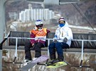 eská snowboardistka árka Panochová se svým trenérem v kvalifikaci...