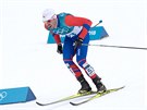eský bec Ale Razým ve skiatlonovém závod na 15+15 kilometr v...