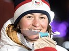 eská biatlonistka Veronika Vítková pevzala na ceremoniálu bronzovou...