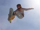 Americká snowboardistka Julia Marinová pi finálové jízd slopestylu na...