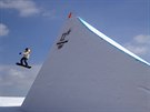 výcarská snowboardistka Sina Candrianová pi finálové jízd slopestylu na...