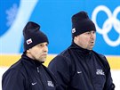 Koui Josef Janda (vlevo) a Jaroslav paek pi tréninku eských hokejist v...