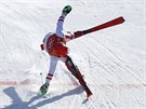 CÍLOVÁ AKROBACIE. Rakouský lya Marcel Hirscher pi slalomu v olympijské...