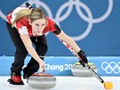 Kanadská curlerka Kaitlyn Lawesová v olympijském finále v jihokorejském...