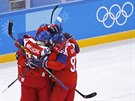 etí hokejisté oslavují branku Jana Kováe v olympijském utkání proti Koreji....