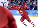 Ruský hokejista Sergej Andronov se raduje z branky, kterou v olympijském utkání...
