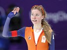 Nizozemská rychlobruslaka Esmee Visserová v cíli olympijského závodu na 5000...