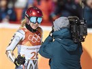 eská lyaka Ester Ledecká v cíli olympijského superobího slalomu, ve kterém...