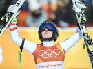 Rakouská lyaka Anna Weithová v cíli olympijského superobího slalomu. (17....