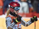 VÍTZKA. eská lyaka Ester Ledecká v cíli olympijského superobího slalomu,...