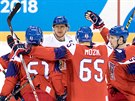 GÓL. etí hokejisté slaví branku Michala epíka v olympijském utkání se...