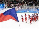 etí hokejisté se radují po vítzném olympijském utkání nad výcarskem. (18....