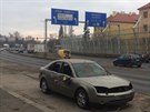 Vraky aut hyzdí Hradec Králové