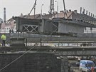 Snášení jižního železničního mostu hlavního vlakového nádraží v Plzni (19....