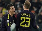 Christian Eriksen a Eric Lamela z Tottenhamu oslavují gól na Juventusu v...