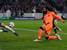 Liverpoolský Mohamed Salah stílí gól do sít FC Porto v osmifinále Ligy mistr.