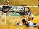 Frýdecko-místecké volejbalistky Daniela Pavelková a Kateina Kvapilová (zleva)...