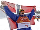 Norský lya Öystein Braaten slaví olympijský triumf ve slopestylu.
