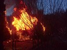 Poár zahradní chatky v Sadov na Karlovarsku likvidovaly ti jednotky hasi.