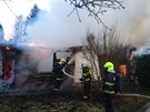Poár zahradní chatky v Sadov na Karlovarsku likvidovaly ti jednotky hasi.