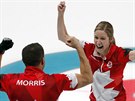 Kanaané Kaitlyn Lawesová a John Morris se radují z olympijského triumfu.