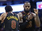 Jordan Clarkson a LeBron James se radují ze spolupráce v Clevelandu.