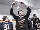 Nymburský basketbalista Petr Benda se zlatem z eského poháru