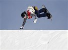 eská snowboardistka Kateina Vojáková padá v kvalifikaci Big Airu.