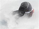 eská snowboardistka árka Panochová padá v kvalifikaci Big Airu.