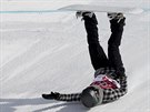 Slovenská snowboardistka Klaudia Medlová padá v kvalifikaci Big Airu.