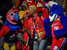 Pharrell Williams vystoupil pi Utkání hvzd NBA 2018 s maskoty jednotlivých...