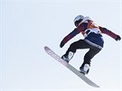 ZA LETU. eská snowboardistka árka Panochová v akci bhem olympijského finále...