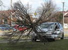 Dopravní nehoda osobního auta s vozidlem záchranné sluby v Nýanech. (12. 2....