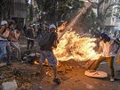 AKTUALITA (série): Juan Barreto, Agence France-Presse - Zapálený demonstrant