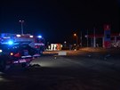 Záchranái a policisté zasahují u eského Brodu u nehody, pi které automobil...