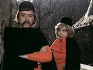 Jaromír Hanzlík a Daniela Koláová ve filmu Noc na Karltejn (1973)