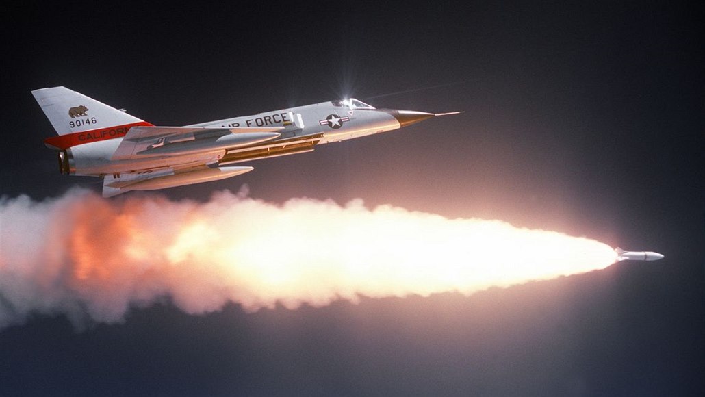 Totální ochrana. Letadla mají před raketami bránit miniaturní střely