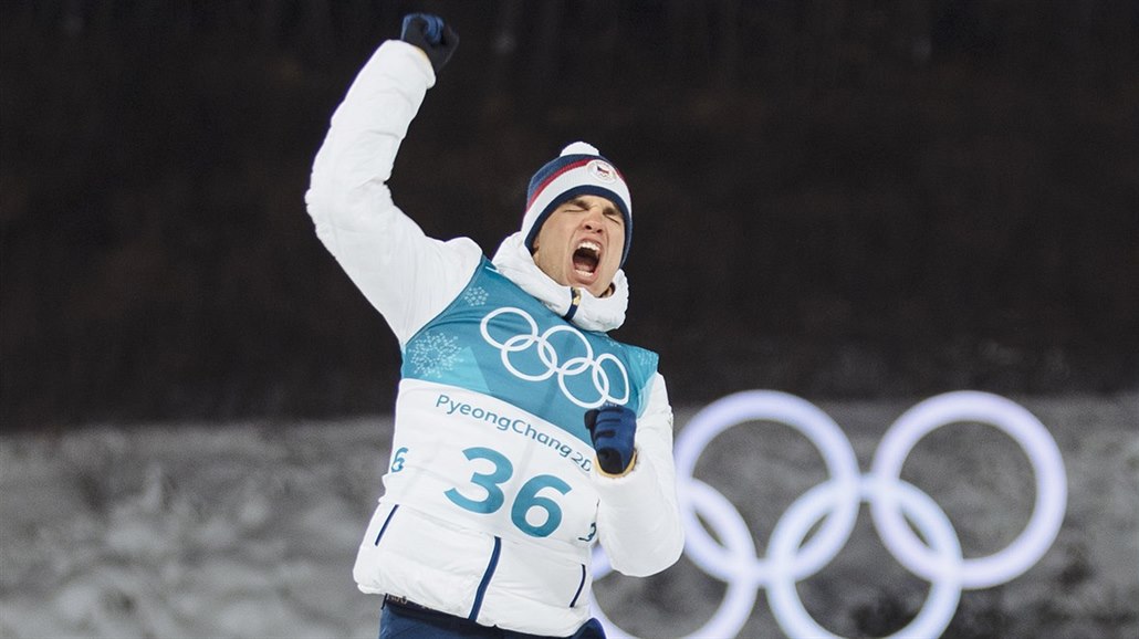 STŘÍBRNÁ RADOST. Michal Krčmář právě získal stříbrnou medaili na olympijských hrách v Pchjongčchangu.