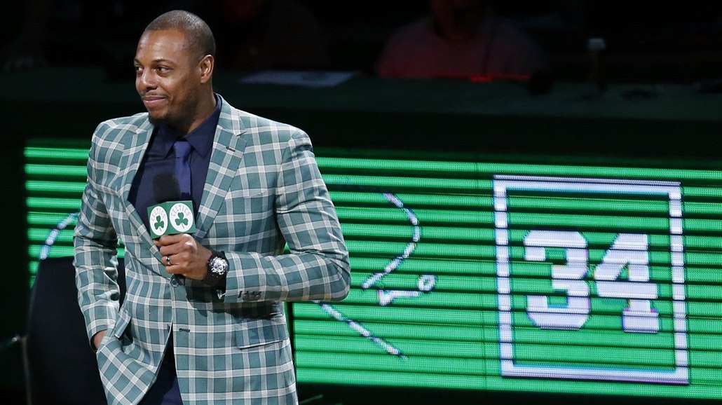 Paul Pierce se v Bostonu dostal mezi legendy, jeho �íslo 34 na soupisce kon�í.