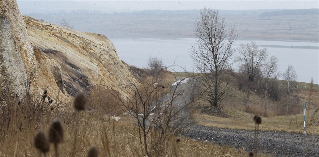 Jezero Most se otevře až příští rok, práce zbrzdily potíže s podložím