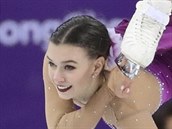 Anna Dukov se opr o Martina Bidae pi krtkm programu sportovnch dvojic.