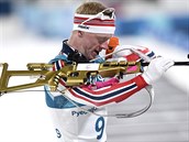 Norsk biatlonista Johannes Thingnes B ve vytrvalostnm zvodu na 20 kilometr...
