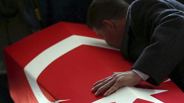 Izmir. Pohřeb tureckého vojáka, který padl při vojenské operaci v Afrínu (11. února 2018)